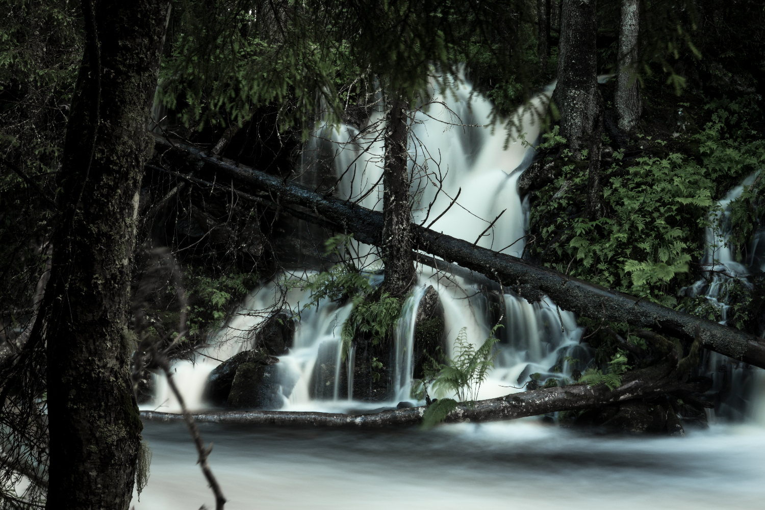 Liggende 17   v Grytfossen